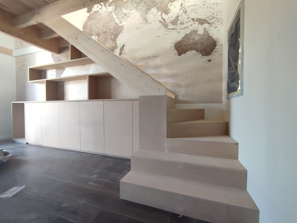 Fabrication et Pose d'un escalier en sapin du Nord et de l'aménagement en MDF à peindre fb creation bois treillierespaneaux acoustiques en frene
