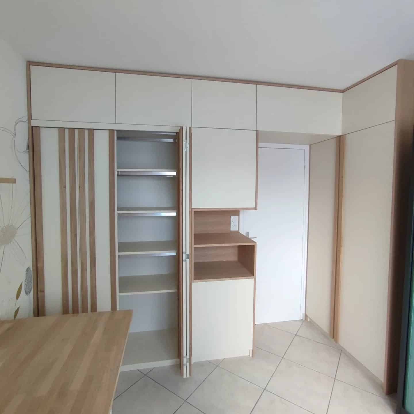 Fabrication pose agencement bureau en mélaminée et chêne. meuble sur mesure bois metal fbcreation bois treillieres
